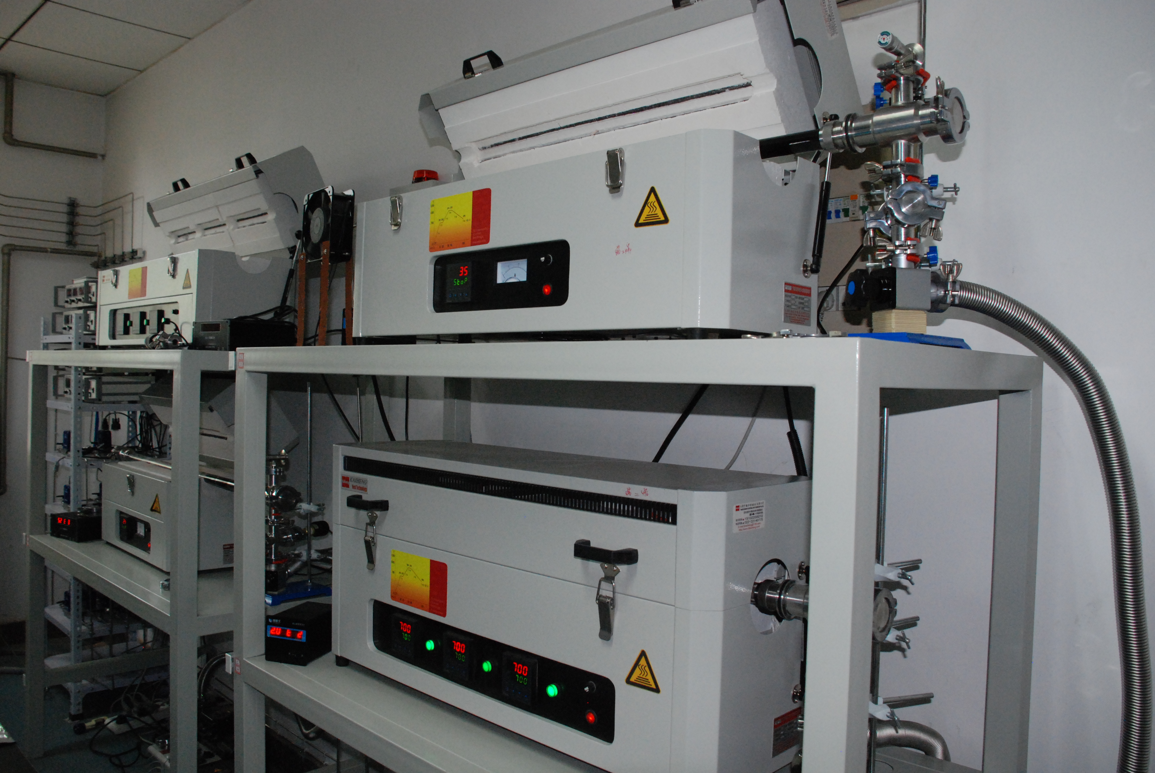 Chemical vapor synthesis and single crystal growth equipment