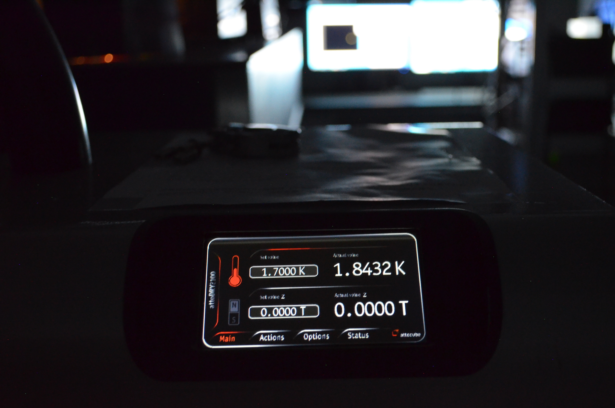 Optical cryostat